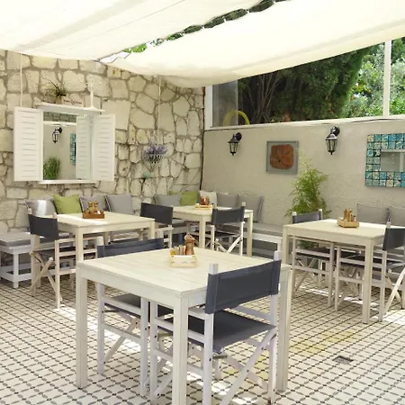 Peri Art מלון 2*